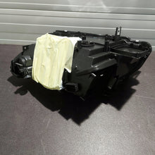 Laden Sie das Bild in den Galerie-Viewer, Frontscheinwerfer BMW 3 E92 7273200-04 Xenon Ein Stück (Rechts oder Links) SCH7798015018yn