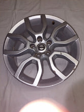 Laden Sie das Bild in den Galerie-Viewer, 1x Alufelge 17 Zoll 7.0&quot; 5x108 50ET Glanz Silber KB8M-V3810 Mazda V40 C30