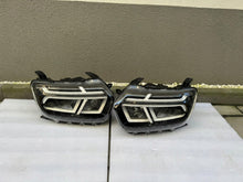 Load image into Gallery viewer, Frontscheinwerfer Dacia Duster 260106194R 260602465R Rechts oder Links