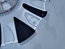 Laden Sie das Bild in den Galerie-Viewer, 1x Alufelge 17 Zoll 7.0&quot; 5x120 55ET 7E0601025L VW Multivan Transporter Rim Wheel