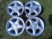 Laden Sie das Bild in den Galerie-Viewer, 4x Alufelge 15 Zoll 7.0" 5x112 38ET Glanz Silber Audi 5 I Octavia 4 Passat Golf FEL3777833211ep