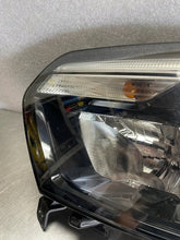 Laden Sie das Bild in den Galerie-Viewer, Frontscheinwerfer Renault Master 260607867R Links Scheinwerfer Headlight