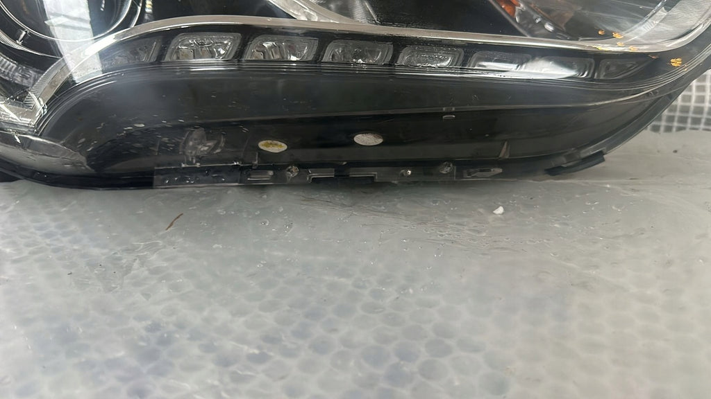 Frontscheinwerfer Hyundai Veloster 92102-2V160 Rechts Scheinwerfer Headlight