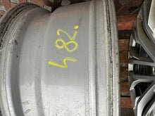 Laden Sie das Bild in den Galerie-Viewer, 1x Alufelge 18 Zoll 8.0&quot; 5x112 25ET Glanz Silber 760601025A VW Touareg Rim Wheel