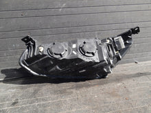 Laden Sie das Bild in den Galerie-Viewer, Frontscheinwerfer Ford Focus JX7B-13W029-AE Rechts Scheinwerfer Headlight