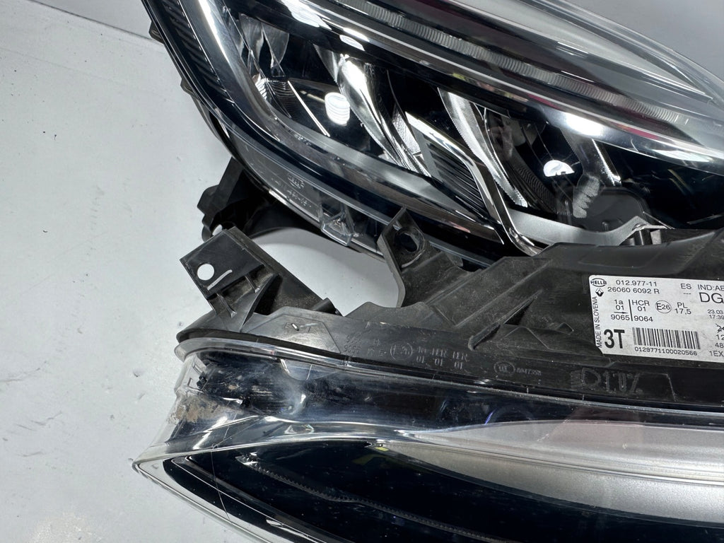 Frontscheinwerfer Renault Captur I 260606092R 260107560R Ein Satz Headlight SCH9033781823ov