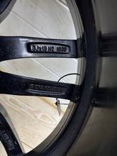 Load image into Gallery viewer, 1x Alufelge 18 Zoll 8.0" 5x112 30ET Glanz Graphit 8747407 BMW 5 G31 G30 Mg FEL7819321301oo