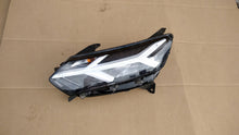 Laden Sie das Bild in den Galerie-Viewer, Frontscheinwerfer Dacia Sandero III Logan 260601750R LED Rechts oder Links