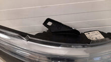 Laden Sie das Bild in den Galerie-Viewer, Frontscheinwerfer Mercedes-Benz Vito W447 A4479067800 Rechts Headlight
