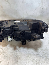 Laden Sie das Bild in den Galerie-Viewer, Frontscheinwerfer Skoda Enyaq IV 5LB941016G Vorderseite Scheinwerfer Headlight