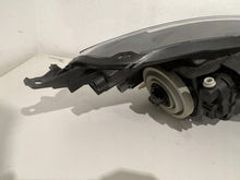 Laden Sie das Bild in den Galerie-Viewer, Frontscheinwerfer Peugeot 108 81150-0H150 Links Scheinwerfer Headlight SCH5936992921ds