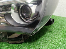 Load image into Gallery viewer, Frontscheinwerfer Toyota Yaris Links Scheinwerfer Headlight