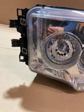 Laden Sie das Bild in den Galerie-Viewer, Frontscheinwerfer Mercedes-Benz A9608202639 Xenon Links Scheinwerfer Headlight SCH9414888850tq