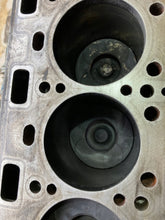 Laden Sie das Bild in den Galerie-Viewer, Motorblock Renault Master I G9U754 2.5 DCI Benzin Unkomplett