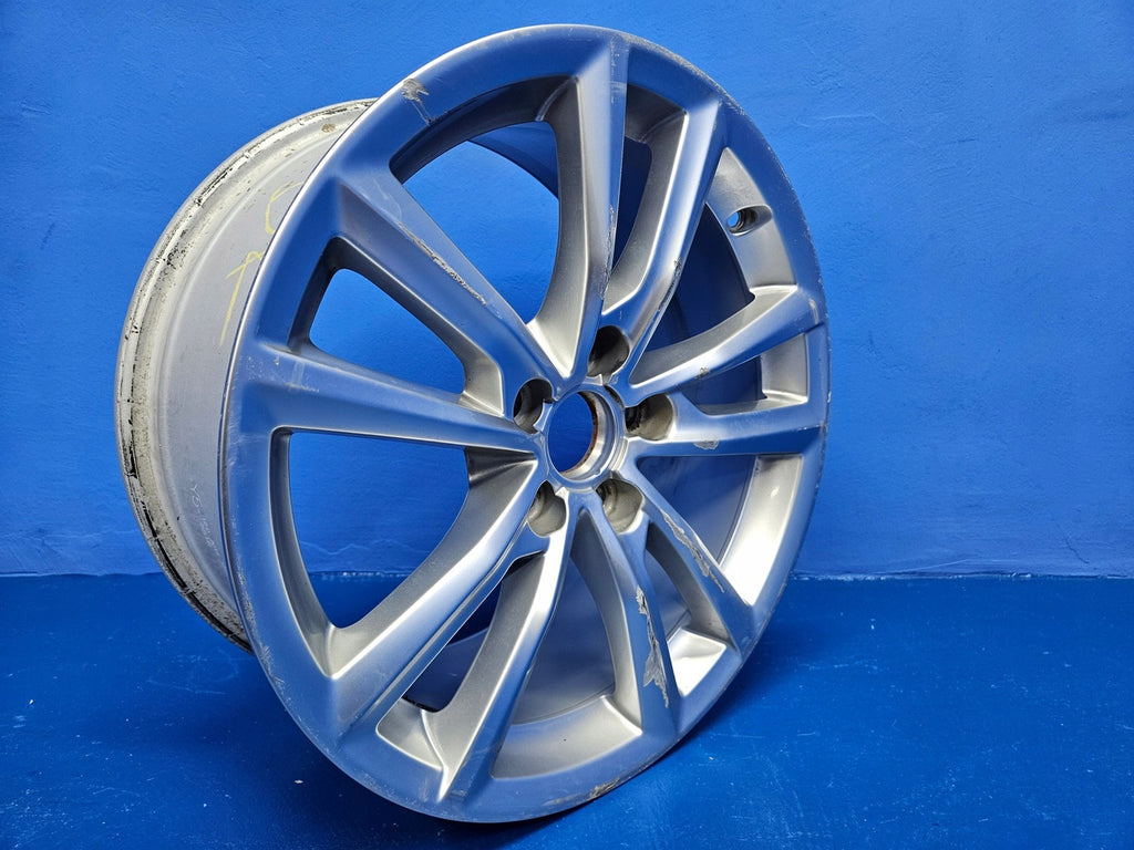 1x Alufelge 17 Zoll 7.5" 5x112 43ET Glanz Silber 8V0601025 Audi A3 Rim Wheel