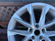 Laden Sie das Bild in den Galerie-Viewer, 1x Alufelge 18 Zoll 7.5" 5x112 51ET Glanz Silber 5F0601025AA Cupra Leon FEL7880186554xa