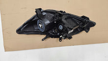 Laden Sie das Bild in den Galerie-Viewer, Frontscheinwerfer Toyota Auris 81130-02A40 Rechts Scheinwerfer Headlight