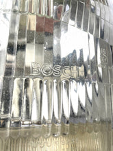 Laden Sie das Bild in den Galerie-Viewer, Frontscheinwerfer Mercedes-Benz W114 W115 10-101055 Rechts oder Links