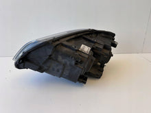 Load image into Gallery viewer, Frontscheinwerfer VW T5 7E1941016J Ein Stück (Rechts oder Links) Headlight SCH8829655681gl