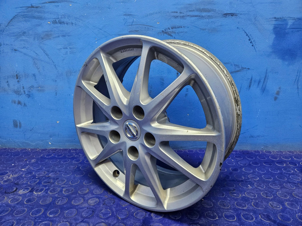 1x Alufelge 16 Zoll 6.5" 5x114.3 40ET Glanz Silber KE409-3Z110 Nissan Rim Wheel FEL6920604025uh