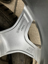 Laden Sie das Bild in den Galerie-Viewer, 1x Alufelge 18 Zoll 7.5" 5x112 51ET Glanz Silber 6856070 BMW F39 X1 F48 Mg FEL2023843884je