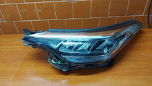 Laden Sie das Bild in den Galerie-Viewer, Frontscheinwerfer Toyota Chr C-Hr 81150-F4180 LED Links Scheinwerfer Headlight SCH2688746363re