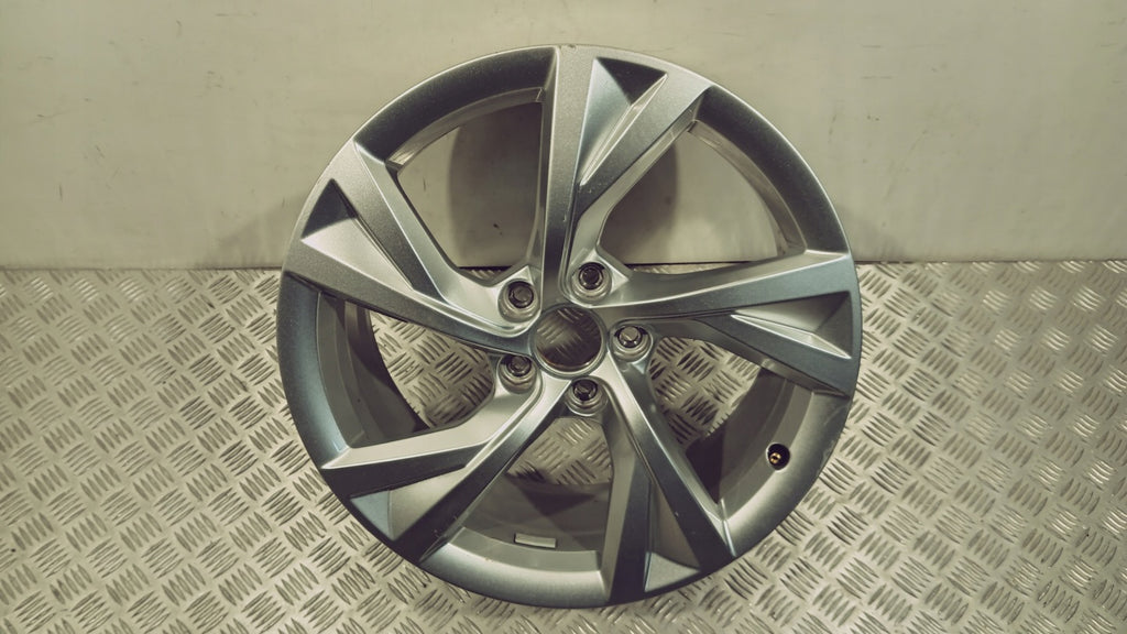 1x Alufelge 18 Zoll 8.0" 5x112 40ET Glanz Silber 8W0601025EJ Audi A4 B9 FEL8732081167op