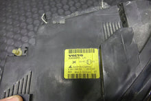 Laden Sie das Bild in den Galerie-Viewer, Frontscheinwerfer Volvo V50 30698886 Ein Satz Scheinwerfer Headlight SCH6117984459el