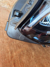 Laden Sie das Bild in den Galerie-Viewer, Frontscheinwerfer Mercedes-Benz W246 A2469066901 LED Links Headlight SCH7697747342no