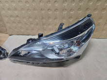 Laden Sie das Bild in den Galerie-Viewer, Frontscheinwerfer Toyota Verso Ein Stück (Rechts oder Links) Headlight SCH7315115148ly