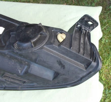 Laden Sie das Bild in den Galerie-Viewer, Frontscheinwerfer Ford Focus JX7B-13W030-AE Ein Stück (Rechts oder Links) SCH6702960505nx