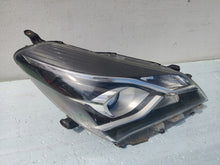 Laden Sie das Bild in den Galerie-Viewer, Frontscheinwerfer Toyota Yaris 81110-0D35006 Rechts Scheinwerfer Headlight SCH3780357100ka