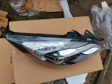 Laden Sie das Bild in den Galerie-Viewer, Frontscheinwerfer Opel Meriva B 13372334 Rechts Scheinwerfer Headlight SCH9203645976fj