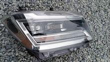 Laden Sie das Bild in den Galerie-Viewer, Frontscheinwerfer VW Crafter 7C1941036C Rechts Scheinwerfer Headlight SCH9329708206jz