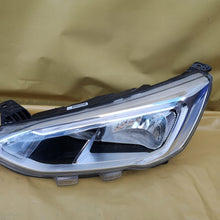 Load image into Gallery viewer, Frontscheinwerfer Ford Focus JX7B-13W030-AE JX7B-13W029-AE Ein Satz Headlight