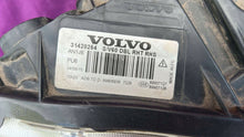 Load image into Gallery viewer, Frontscheinwerfer Volvo S60 V60 31420264 31420254 Xenon Rechts Headlight SCH9561714190oe