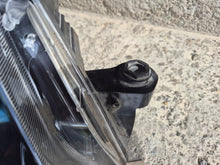 Laden Sie das Bild in den Galerie-Viewer, Frontscheinwerfer Skoda Superb III 3V1941016 Xenon Rechts Scheinwerfer Headlight