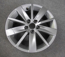 Load image into Gallery viewer, 1x Alufelge 15 Zoll 6.0&quot; 5x100 40ET Glanz Silber 6C0601025 VW Polo Rim Wheel