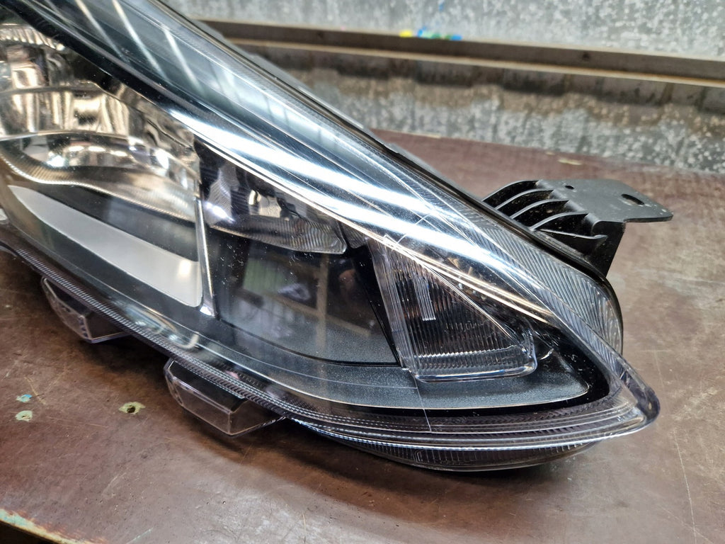 Frontscheinwerfer Ford Focus MX7B-13E015-CC MX7B-13E014-CC LED Rechts oder Links