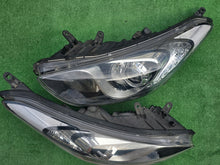 Laden Sie das Bild in den Galerie-Viewer, Frontscheinwerfer Hyundai I30 92101-A6000 Ein Satz Scheinwerfer Headlight SCH3132088016ue