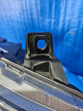 Laden Sie das Bild in den Galerie-Viewer, Frontscheinwerfer Mercedes-Benz Sprinter A9109065800 LED Rechts Headlight