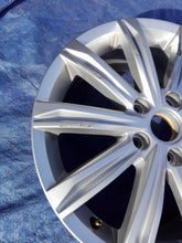 Load image into Gallery viewer, 1x Alufelge 17 Zoll 6.5&quot; 5x112 52ET 5TA601025D VW Touran Rim Wheel