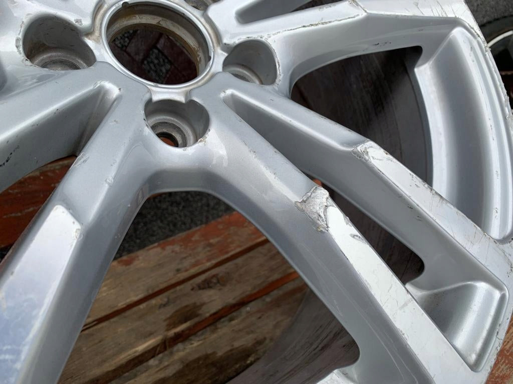 1x Alufelge 18 Zoll 8.0" 5x112 46ET Glanz Silber 8V0601025BC Audi A3 Rim Wheel FEL7048653107pf