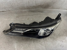 Load image into Gallery viewer, Frontscheinwerfer Toyota 8117042450 Links Scheinwerfer Headlight SCH2736726803hy