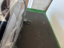 Laden Sie das Bild in den Galerie-Viewer, Frontscheinwerfer Mercedes-Benz Sprinter A9109065700 LED Rechts oder Links