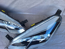 Load image into Gallery viewer, Frontscheinwerfer Ford Fiesta H1BB13W029AE Ein Satz Scheinwerfer Headlight