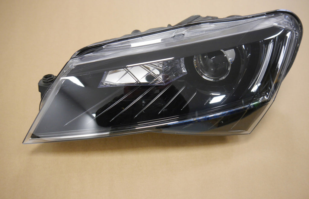 Frontscheinwerfer Skoda Superb III 3V1941015B Xenon Links Scheinwerfer Headlight