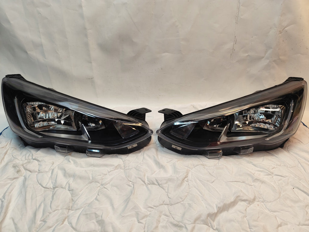 Frontscheinwerfer Ford Focus MX7B-13E015-CD MX7B-13E014-CD Ein Satz Headlight