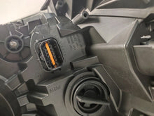 Laden Sie das Bild in den Galerie-Viewer, Frontscheinwerfer Opel Vivaro B 260606315R Ein Stück (Rechts oder Links)