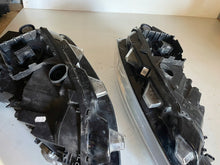 Laden Sie das Bild in den Galerie-Viewer, Frontscheinwerfer VW Golf Sportsvan 517941035C Ein Stück (Rechts oder Links) SCH5379279393dr